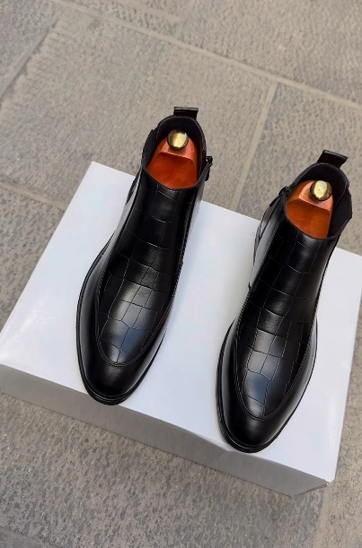 Men's Textured Leather Ankle Boots