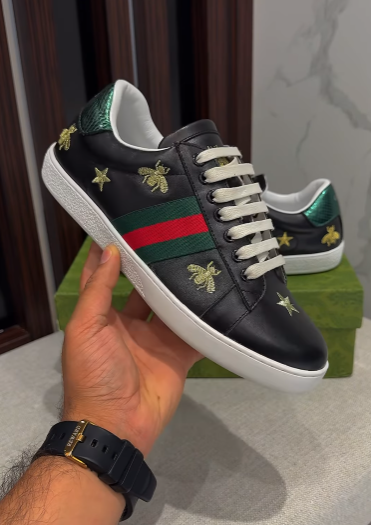 Men's embroidered slip-on shoes