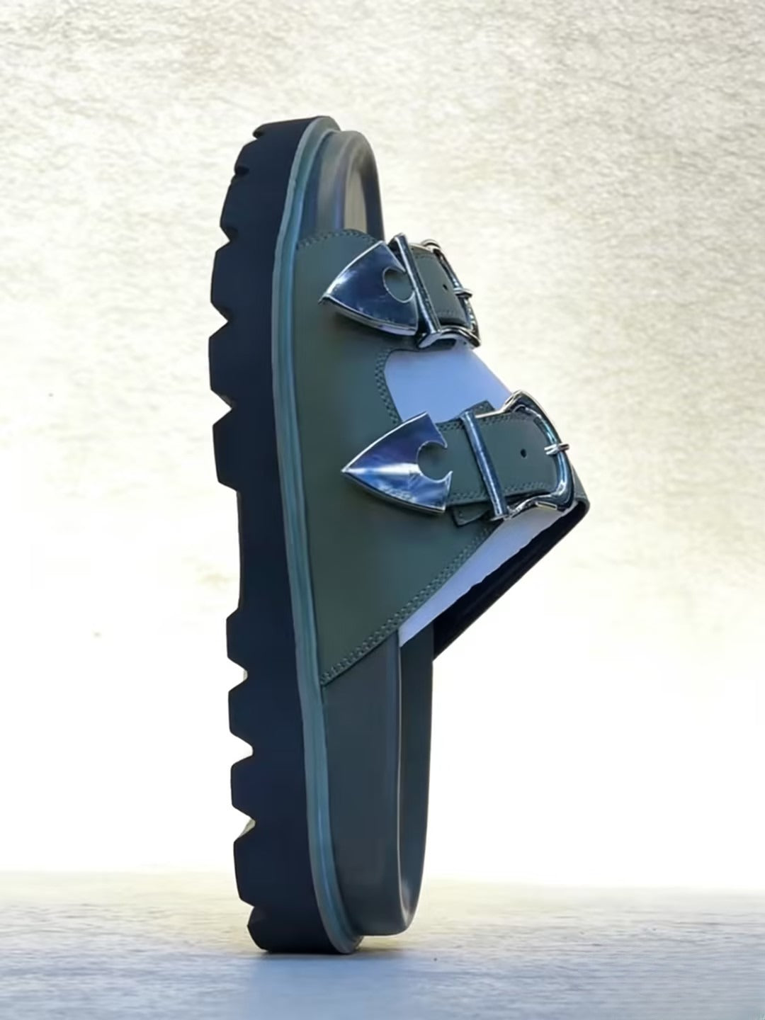 Men's casual and comfortable slippers