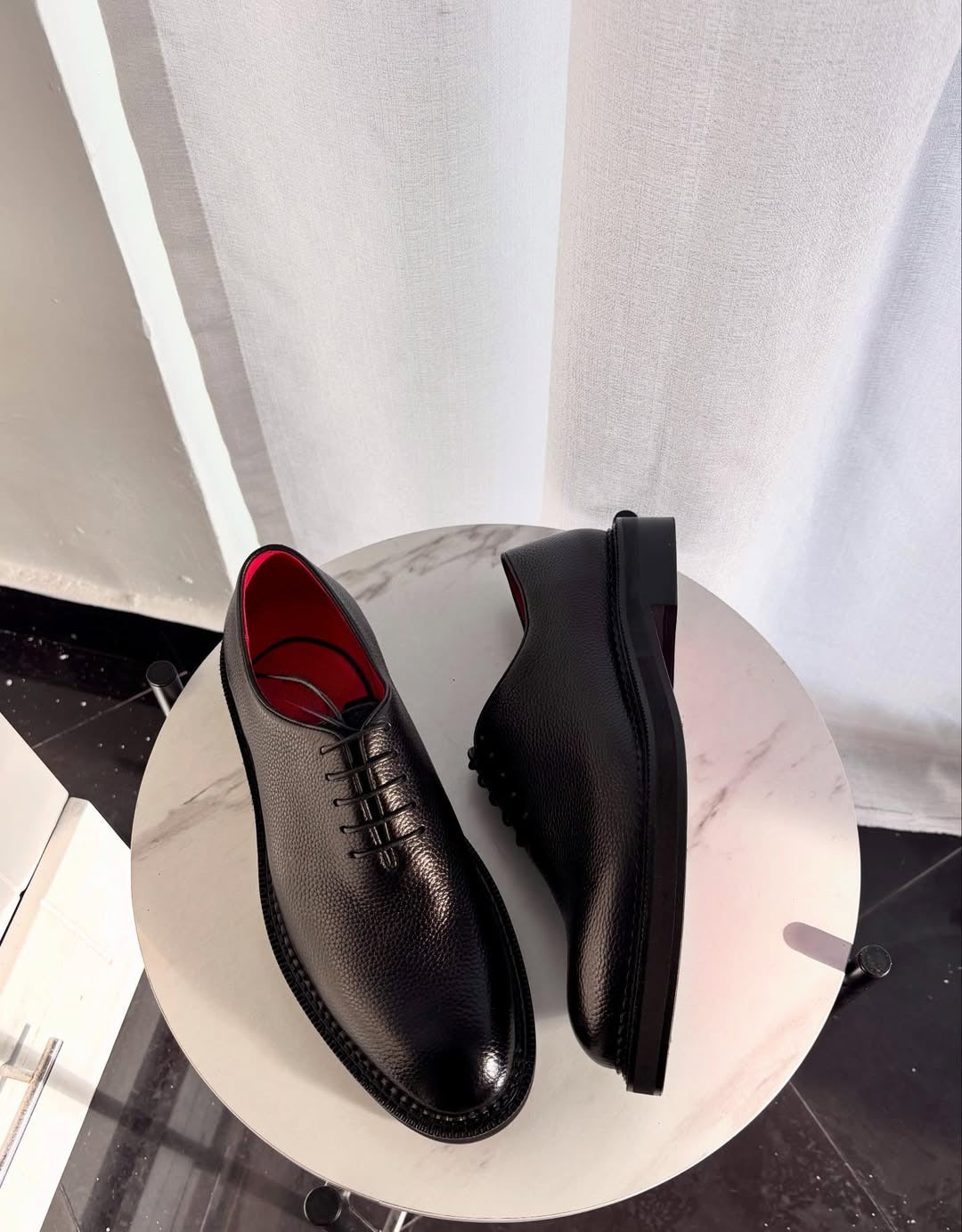 Men's red-soled textured leather shoes