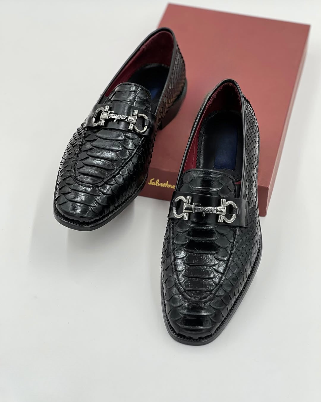 Men's high-quality crocodile-patterned leather shoes