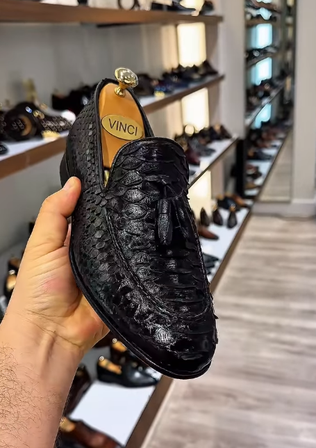 Black Textured Tassel Men's Loafers