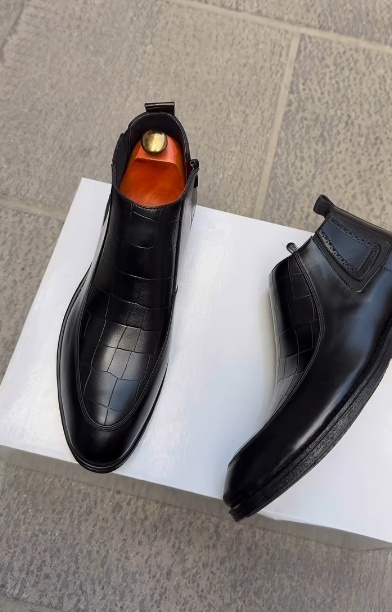 Men's Textured Leather Ankle Boots