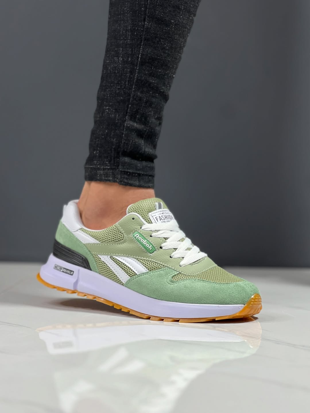 Men's casual and comfortable sports shoes