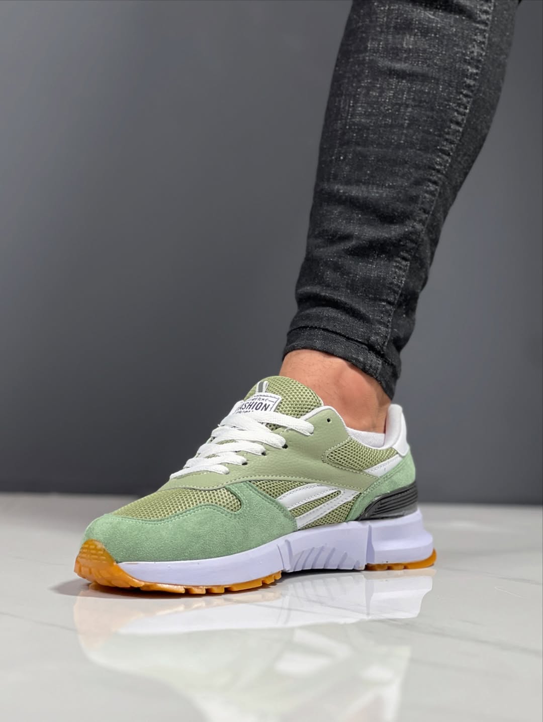 Men's casual and comfortable sports shoes