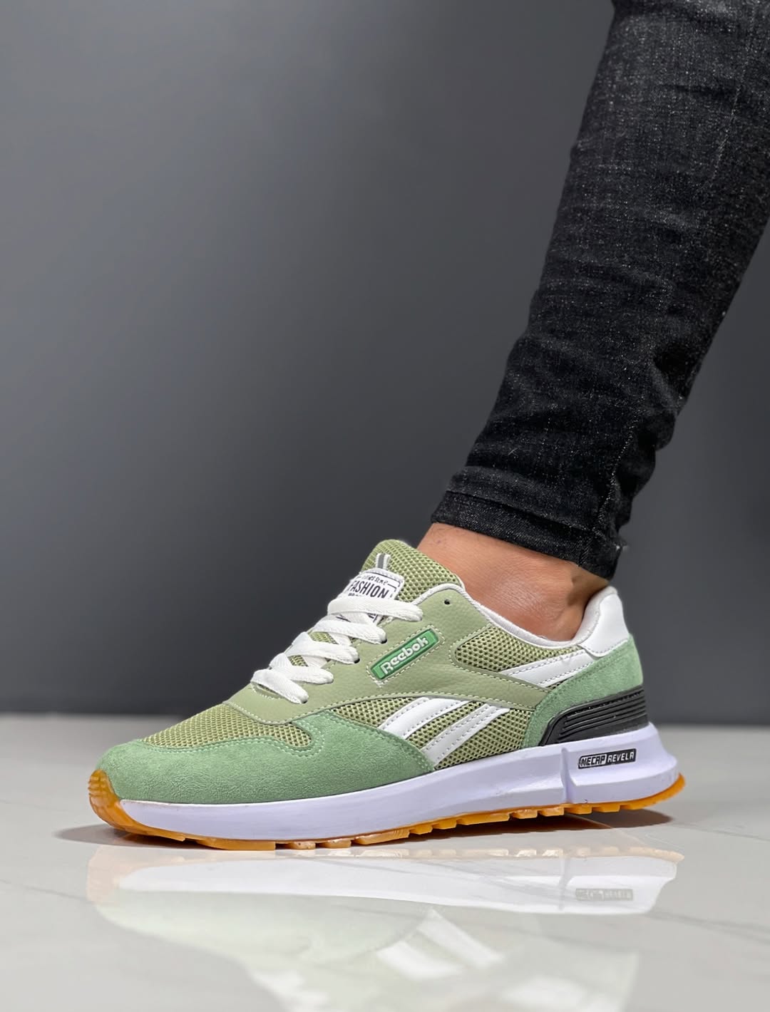 Men's casual and comfortable sports shoes