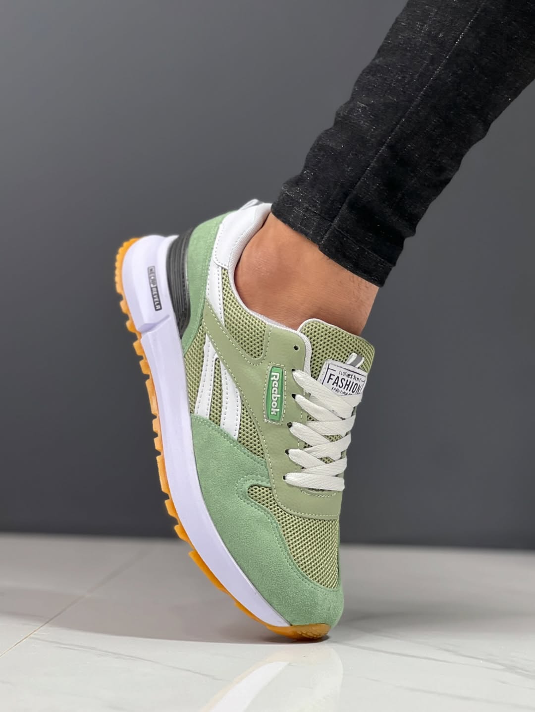 Men's casual and comfortable sports shoes