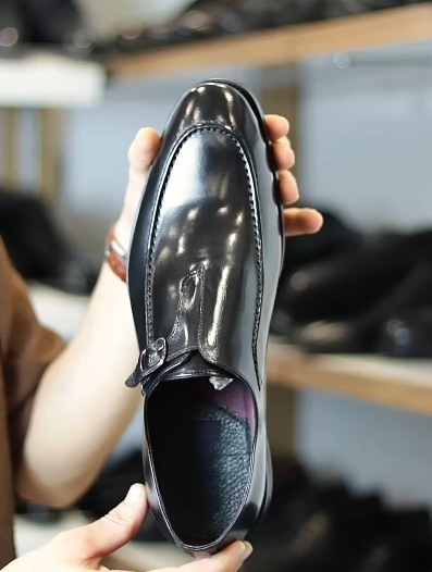 Men's textured leather shoes