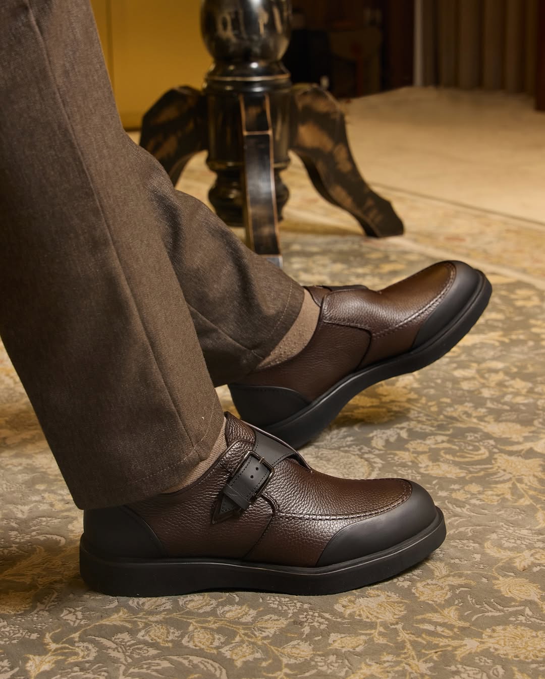 Men's classic leather shoes