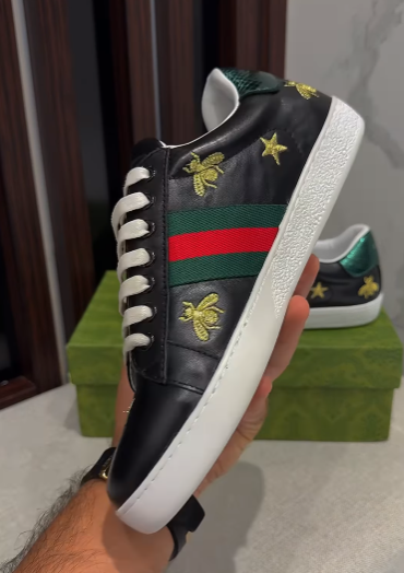 Men's embroidered slip-on shoes