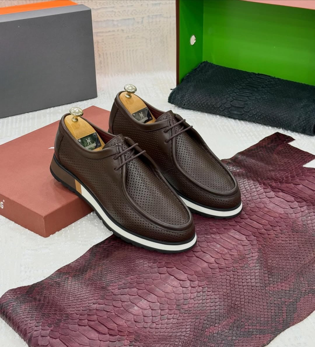 Men's breathable mesh slip-on leather shoes