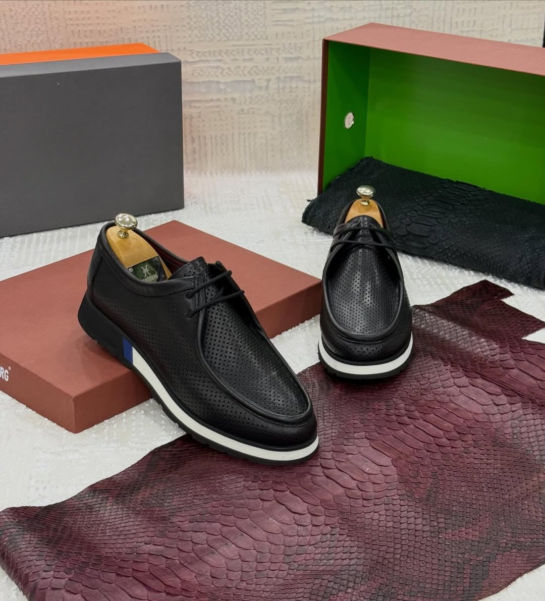Men's breathable mesh slip-on leather shoes