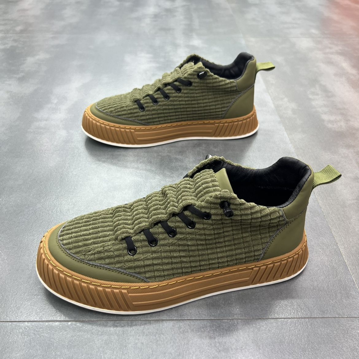 Men's casual slip-on shoes