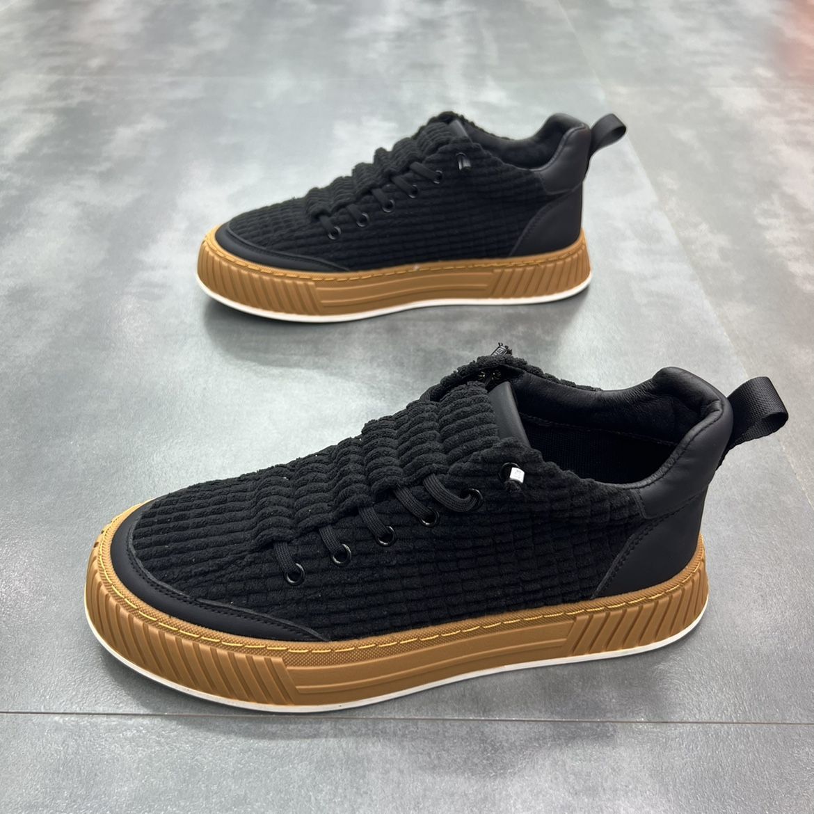 Men's casual slip-on shoes