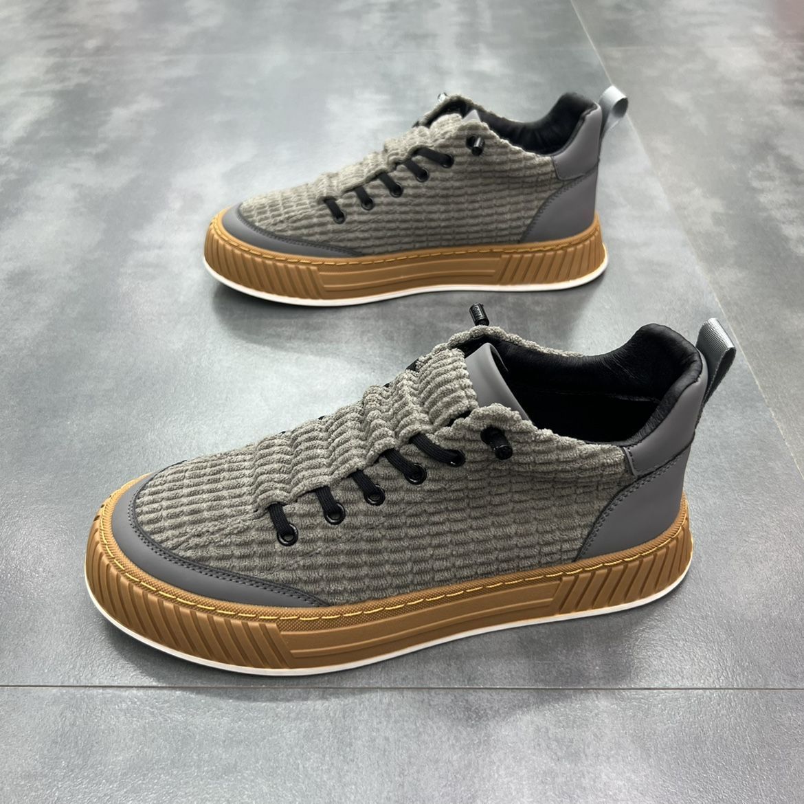 Men's casual slip-on shoes