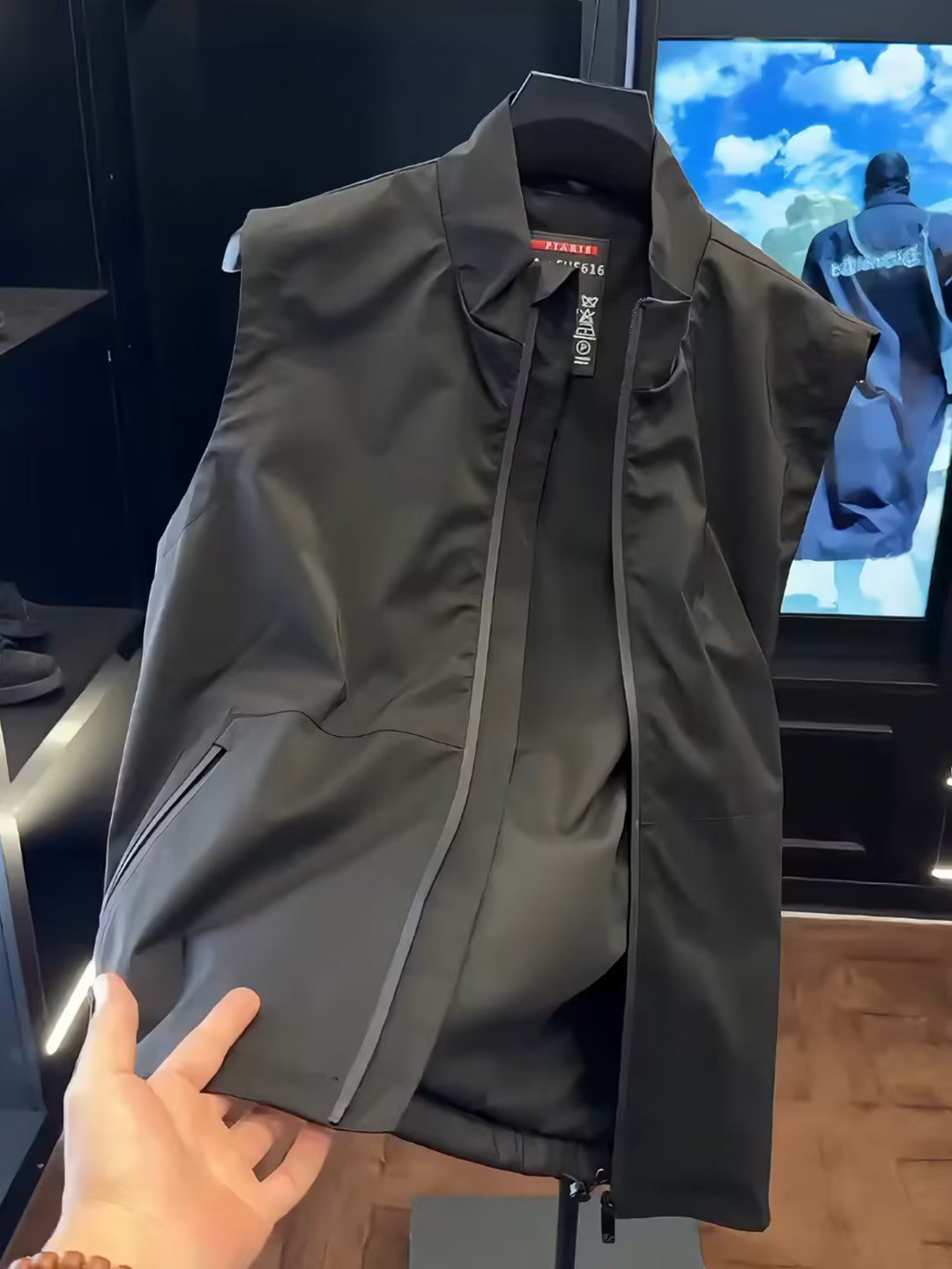 Men's outdoor sleeveless jacket
