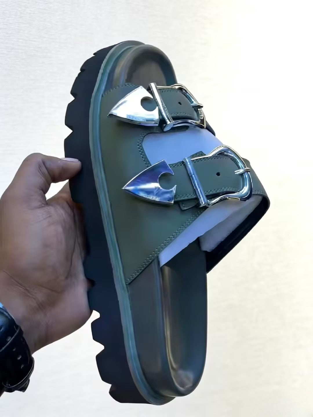 Men's casual and comfortable slippers