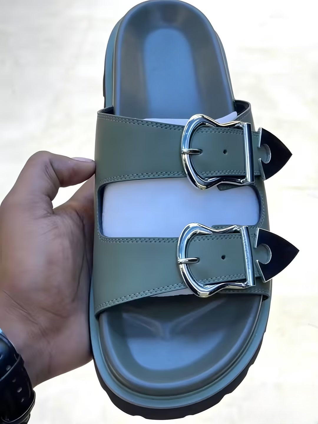 Men's casual and comfortable slippers