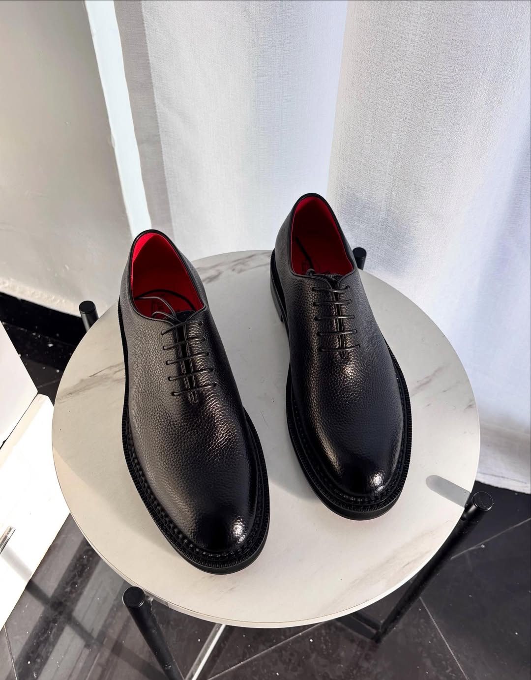 Men's red-soled textured leather shoes