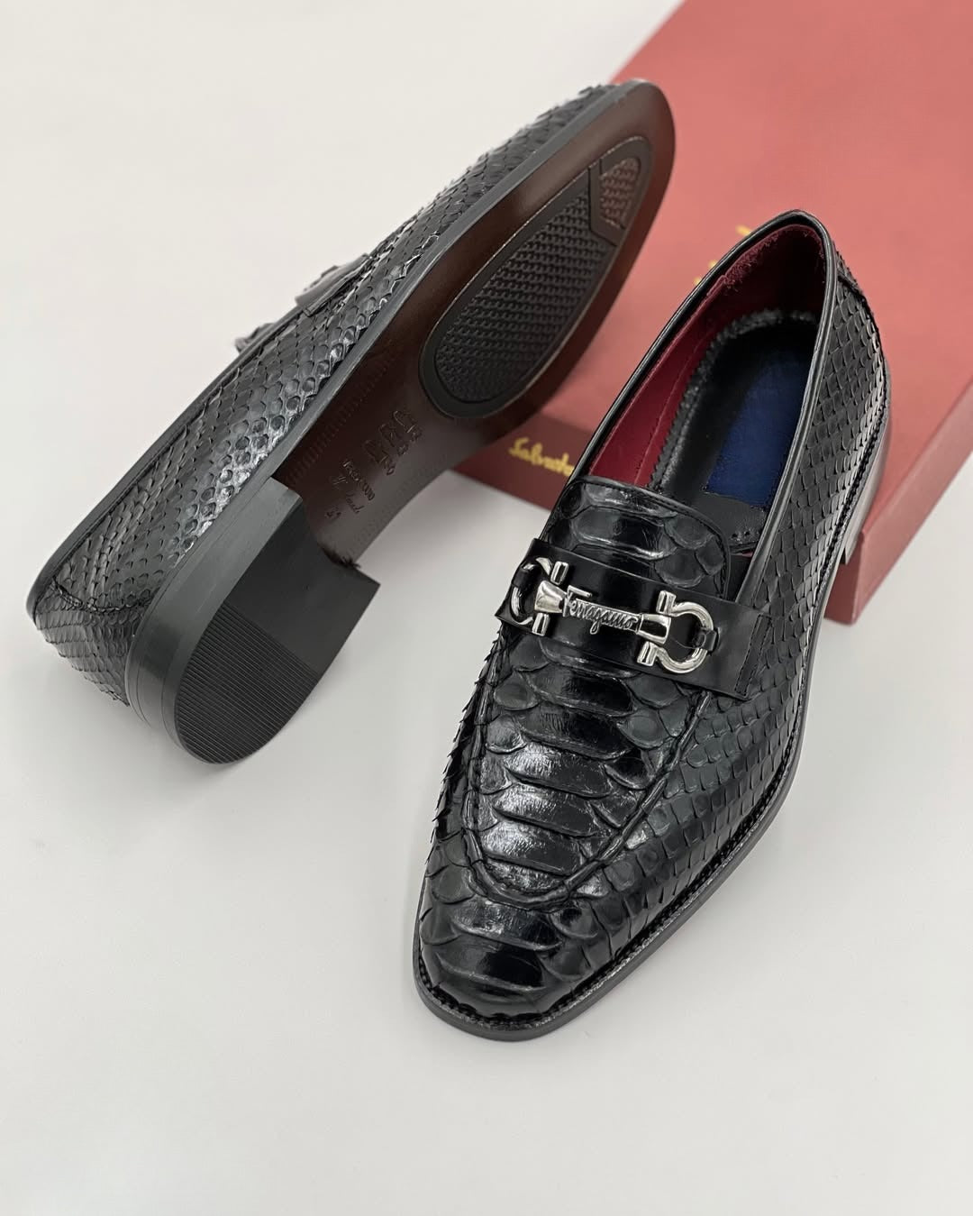 Men's high-quality crocodile-patterned leather shoes
