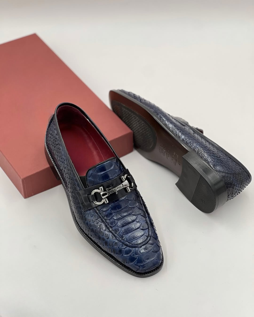 Men's high-quality crocodile-patterned leather shoes