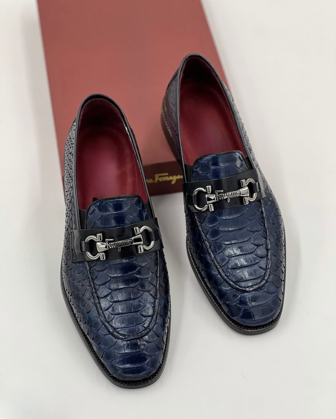 Men's high-quality crocodile-patterned leather shoes