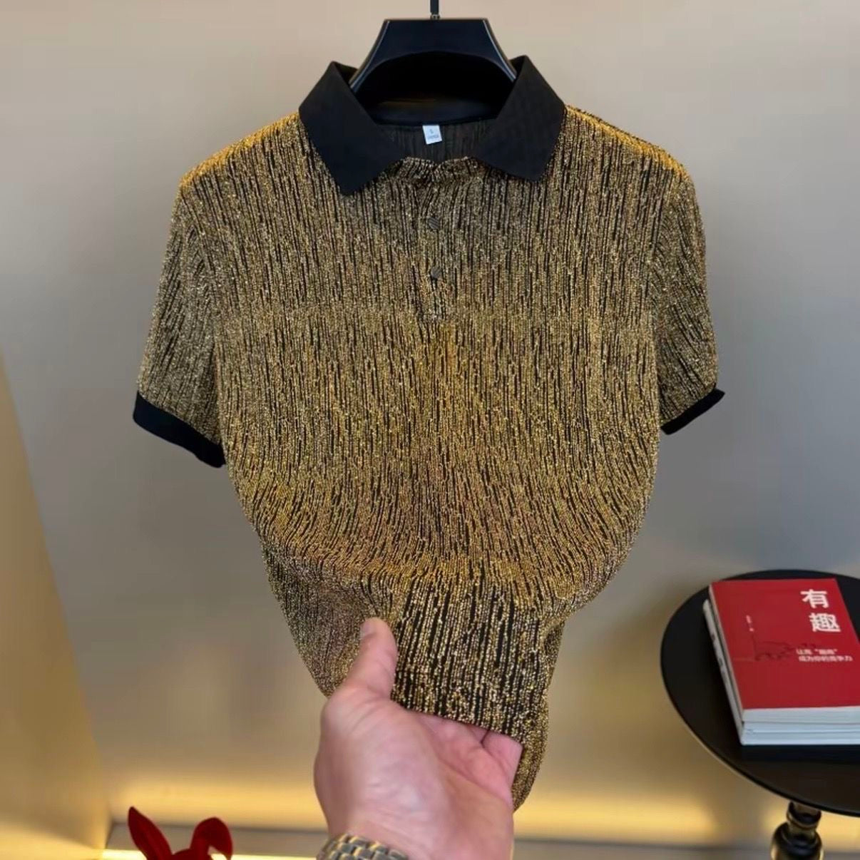 Men's gold-threaded polo collar shirt