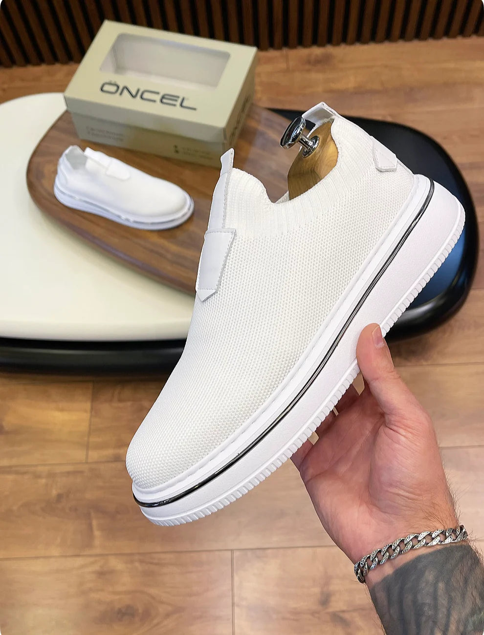 Men's breathable knit slip-on shoes