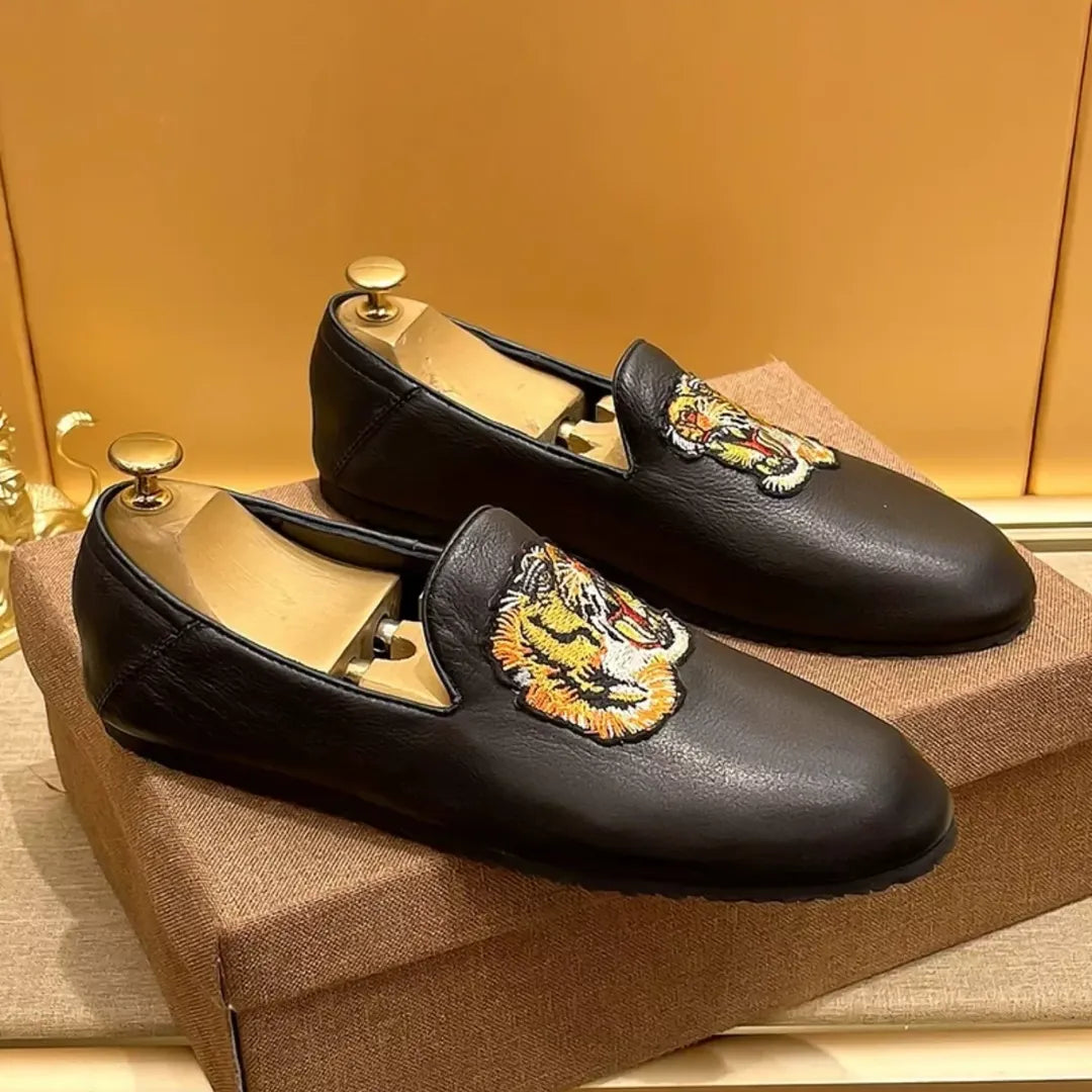 Men's soft leather embroidered slip-on shoes